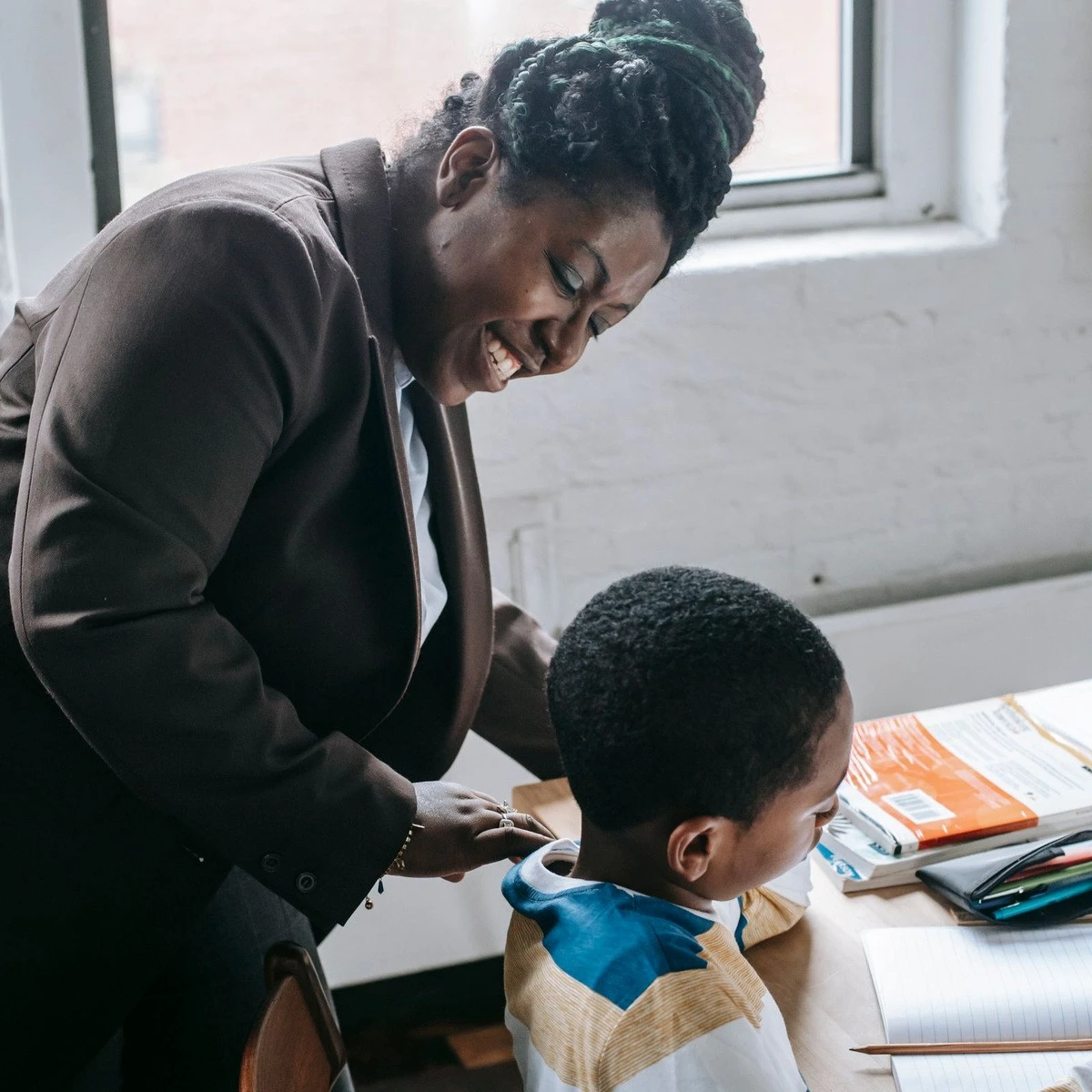 Child receiving individualized learning support from a therapist for ABA therapy near me