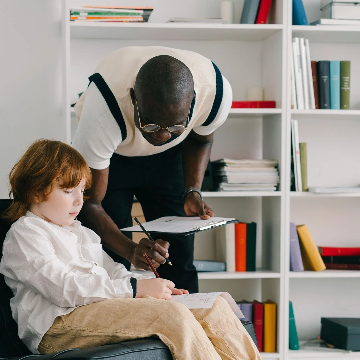 Child completing a structured learning activity with a therapist for ABA therapy near me