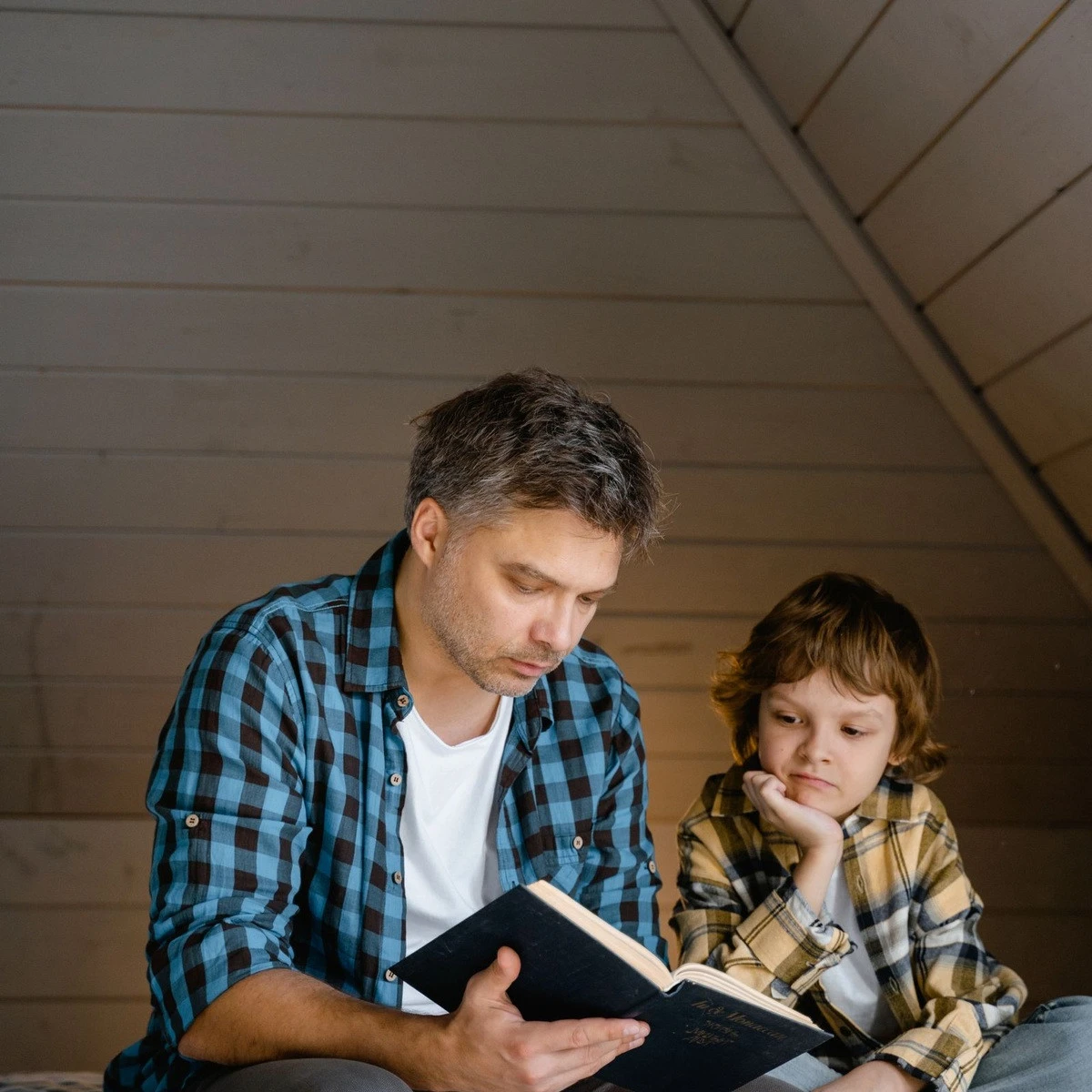 Parent reading with a child during a focused learning activity for ABA therapy near me